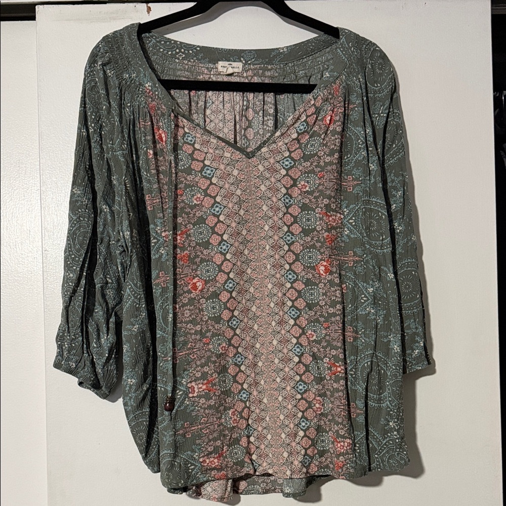 Chic Floral Patterned Blouse in Green and Pink